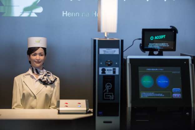 ربات انسان نمای واقعی - Henn-na hotel staff