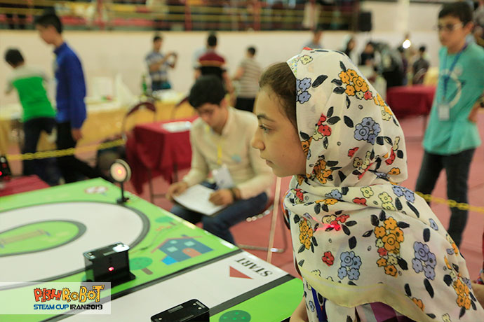 مسابقات رباتیک اتومبیل های بدون راننده دانش آموزی در استیم کاپ ایران ۲۰۱۹