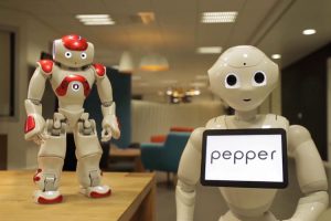 ربات های پپر و نائو کنار هم